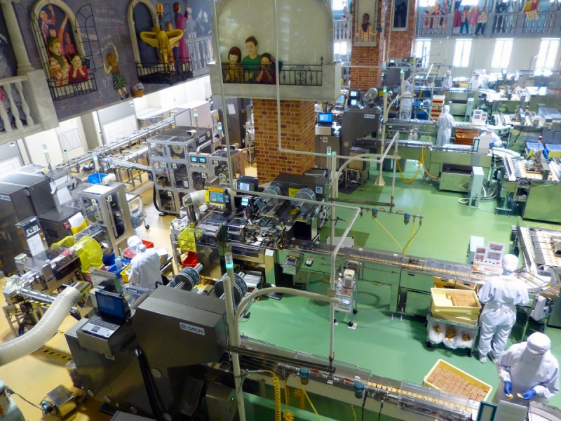 chocolaterie-CLAVIERS-min_japan_sapporo_chocolate_factory_label_packaging_cookie_machine_operators-961509